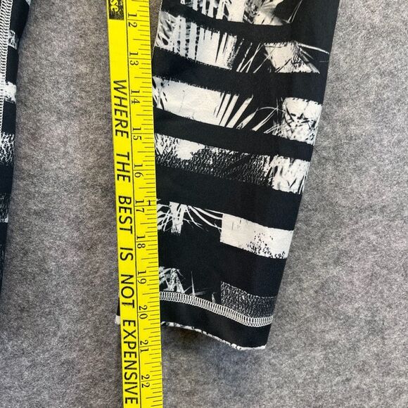 LULULEMON Leggings Size 6 Black White Striped Wunder Under Crop II Shady Palms - Picture 8 of 13